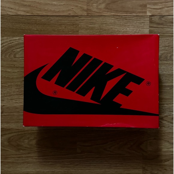 Nike Air Jordan 1 High OG - Picture 2 of 5